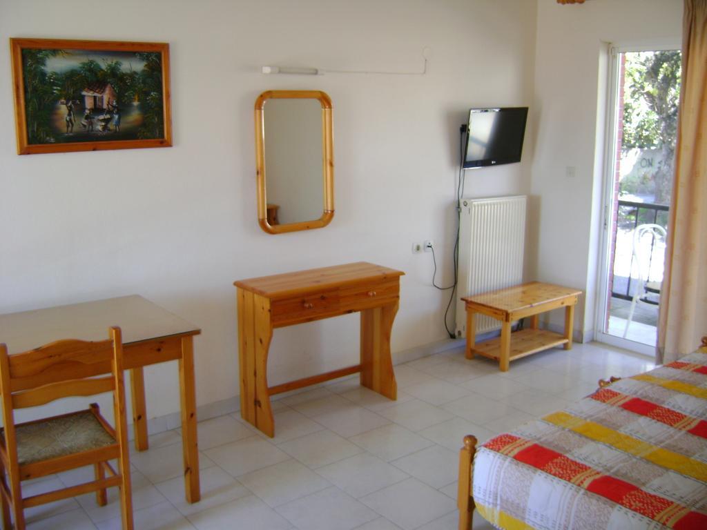 Hotel Kallithea Lutrá Edipszú Kültér fotó
