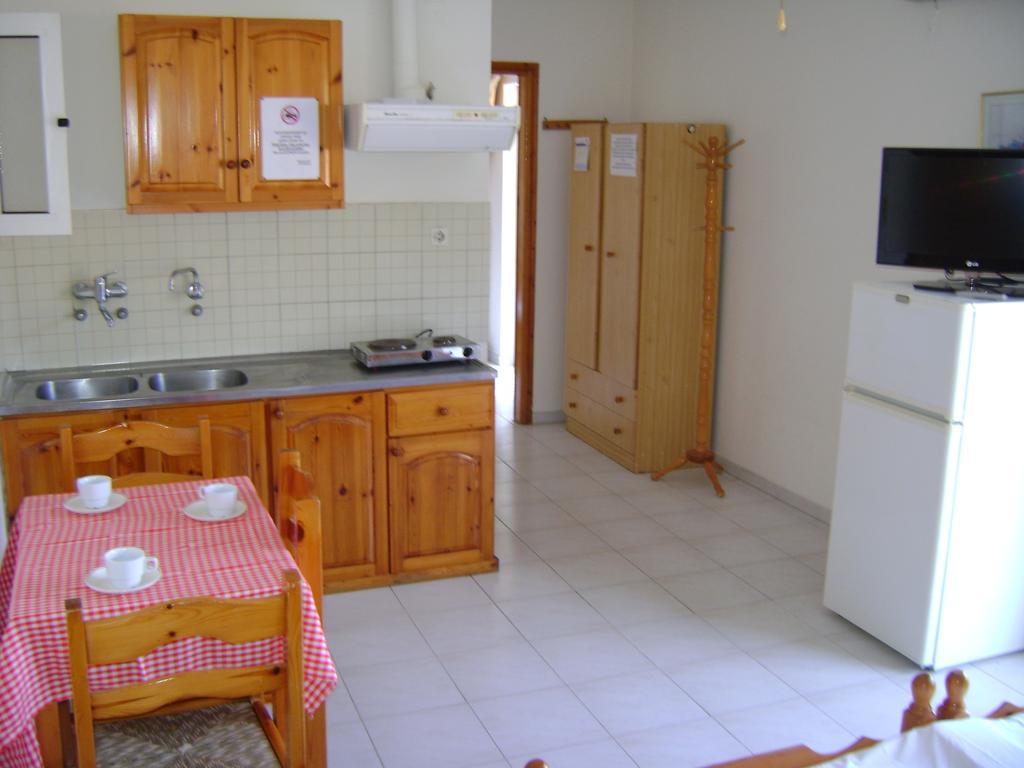 Hotel Kallithea Lutrá Edipszú Kültér fotó