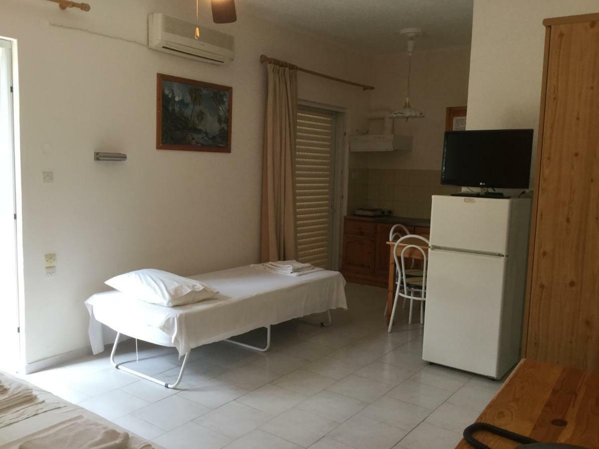 Hotel Kallithea Lutrá Edipszú Kültér fotó