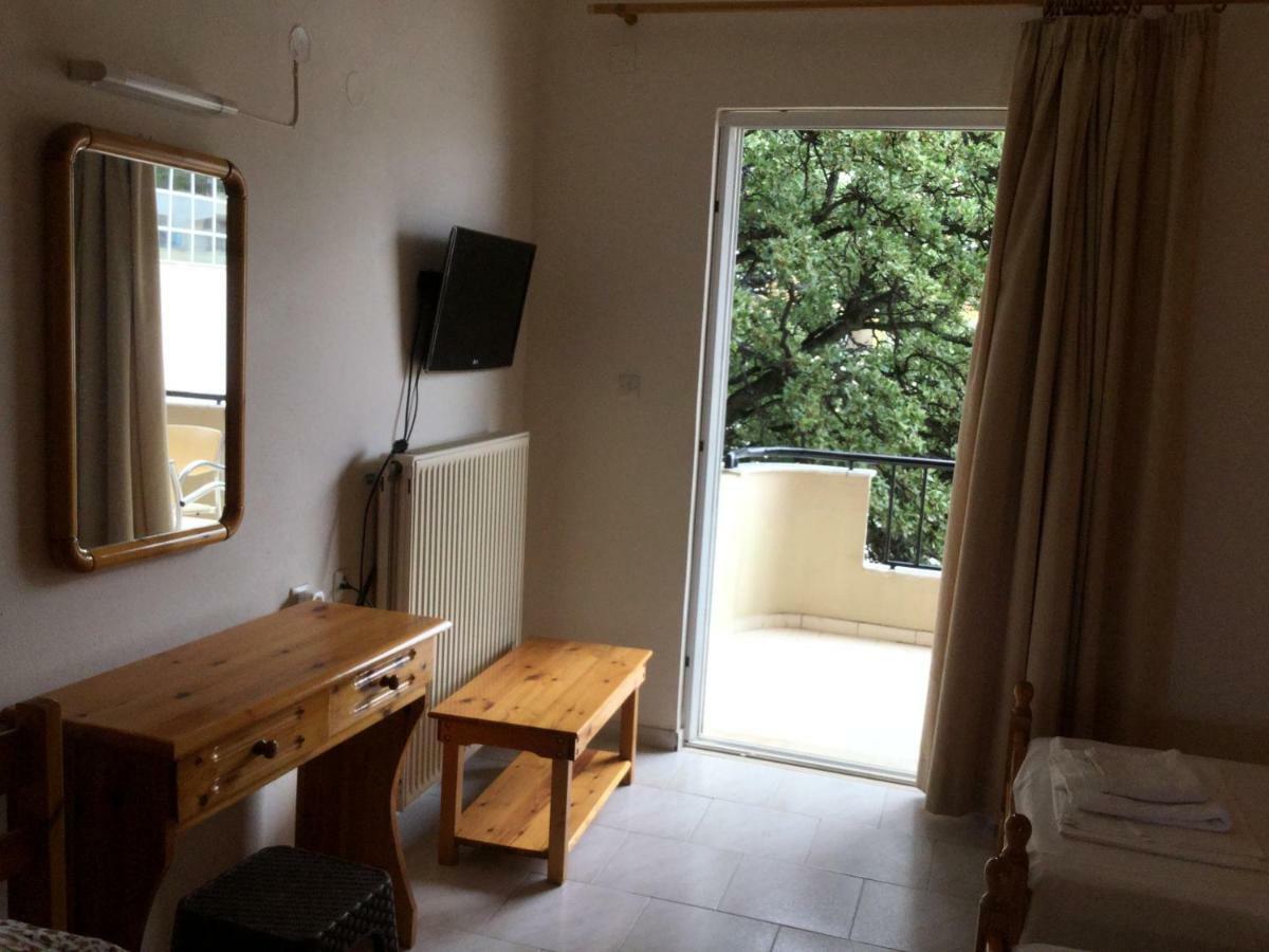 Hotel Kallithea Lutrá Edipszú Kültér fotó