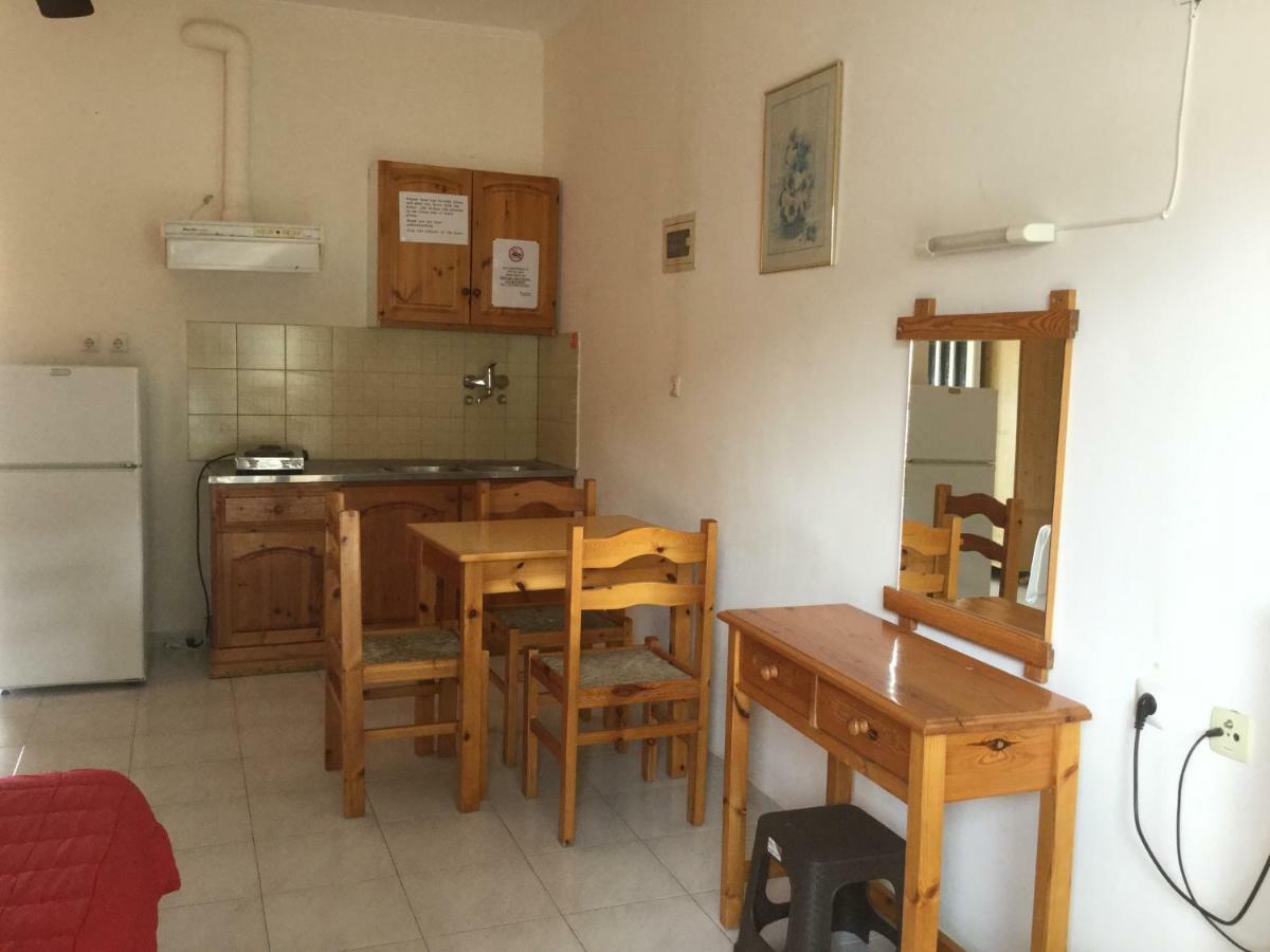 Hotel Kallithea Lutrá Edipszú Kültér fotó