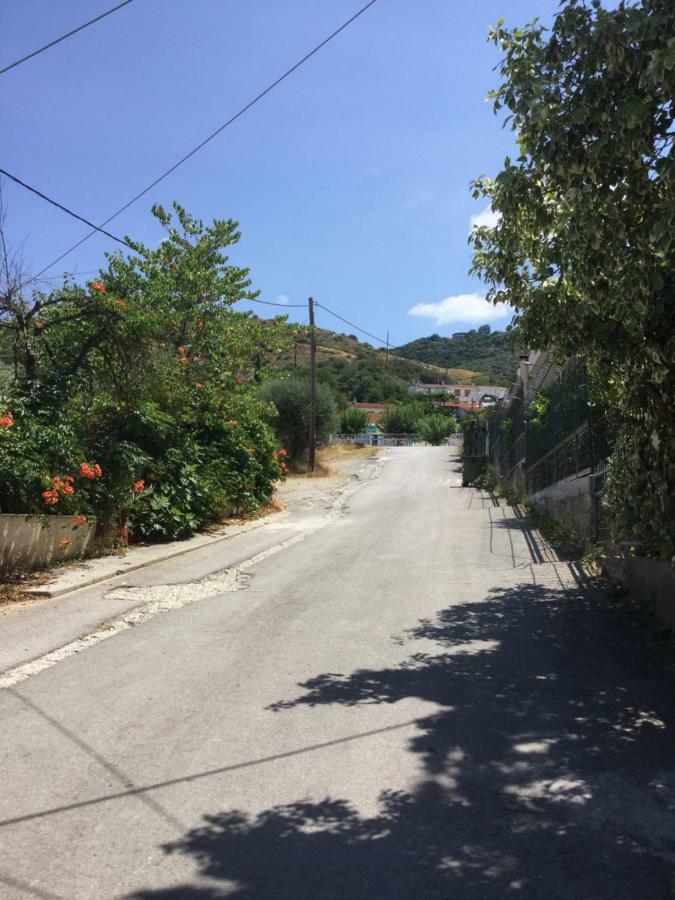 Hotel Kallithea Lutrá Edipszú Kültér fotó