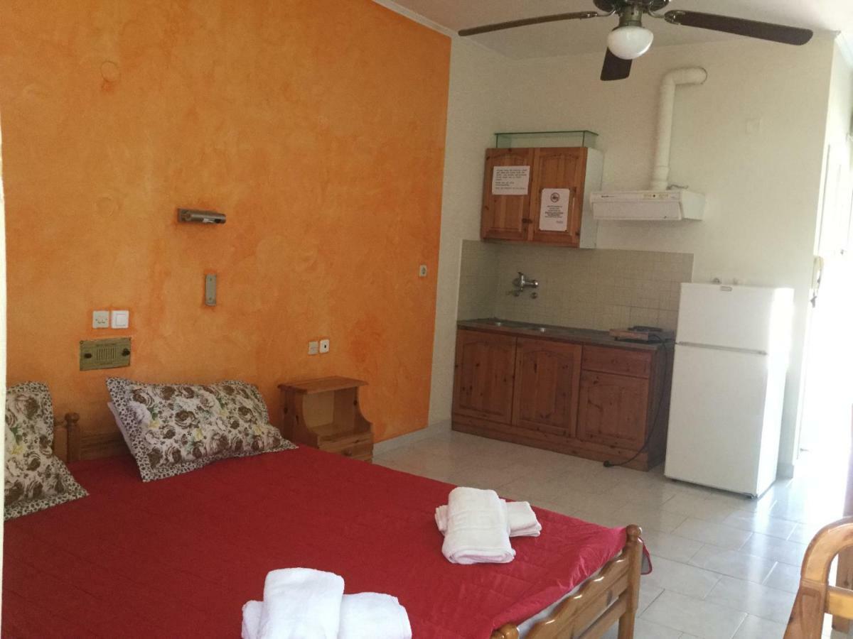 Hotel Kallithea Lutrá Edipszú Kültér fotó