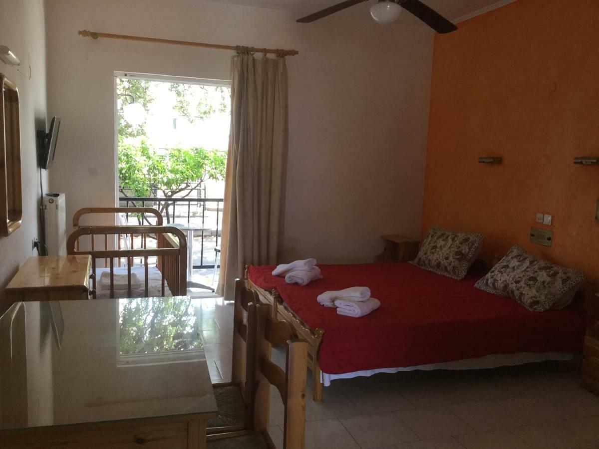 Hotel Kallithea Lutrá Edipszú Kültér fotó